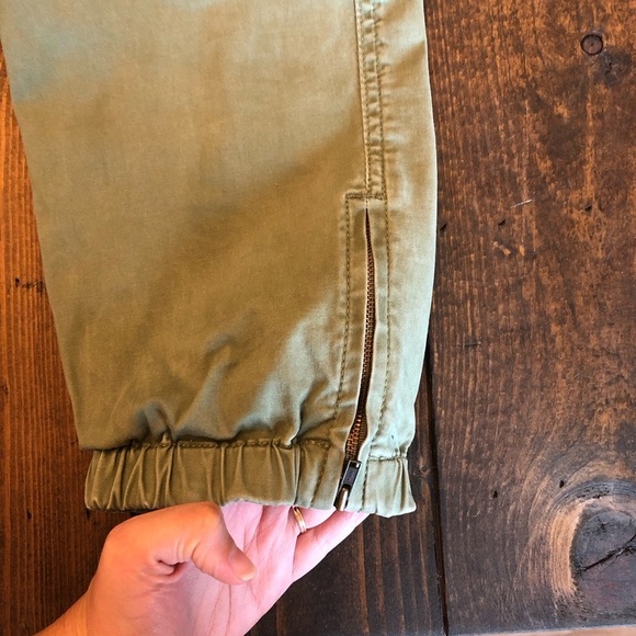 CAbi Olive Green Traveler Cargo Jogger Pants Utility Pockets Zippered Legs Sz 10 - Picture 10 of 13